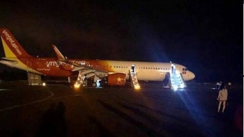 Máy bay VietJet gặp sự cố nghiêm trọng lúc hạ cánh