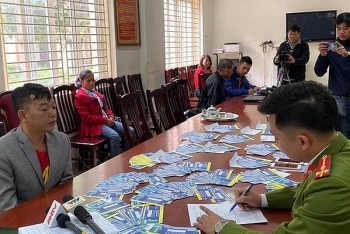 Thu giữ gần 1.000 vé giả trận bóng đá Việt Nam - Thái Lan