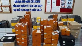 Phát hiện 3 vali chứa gần 2.500 điếu xì gà nhập lậu qua cửa khẩu Tân Sơn Nhất