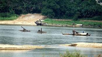 Quảng Ngãi: Rầm rộ khai thác cát trái phép ở sông Trà