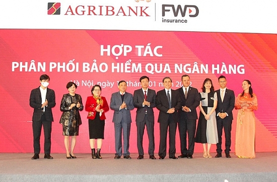 Agribank cùng FWD Việt Nam hợp tác phân phối bảo hiểm qua ngân hàng