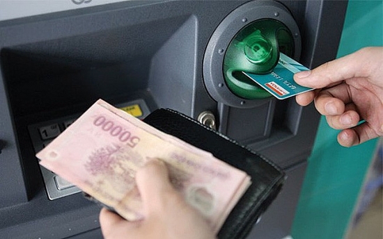 Phí rút tiền tại ATM của các ngân hàng hiện nay