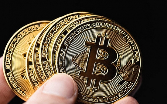 Giá Bitcoin hôm nay 16/10/2021: "Một bước lên mây"