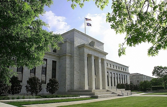 Fed xem xét kết thúc 'bơm' tiền sớm nhằm tạo điều kiện nâng lãi suất