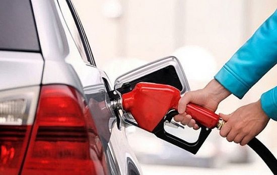 Tiếp tục nghiên cứu giảm thêm thuế để hạ giá xăng dầu