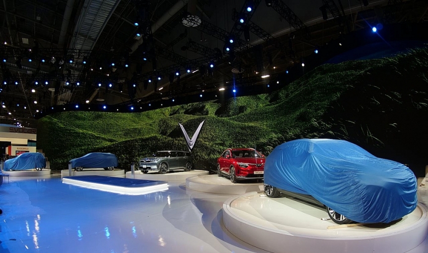 VinFast ra mắt 5 mẫu xe mới, tuyên bố ngừng sản xuất xe xăng cuối năm 2022