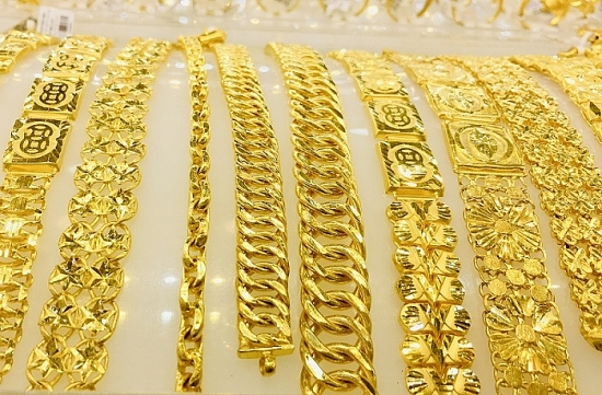 So sánh giá vàng hôm nay 20/1: Vàng 24K quay đầu tăng mạnh tới 400.000 đồng/lượng