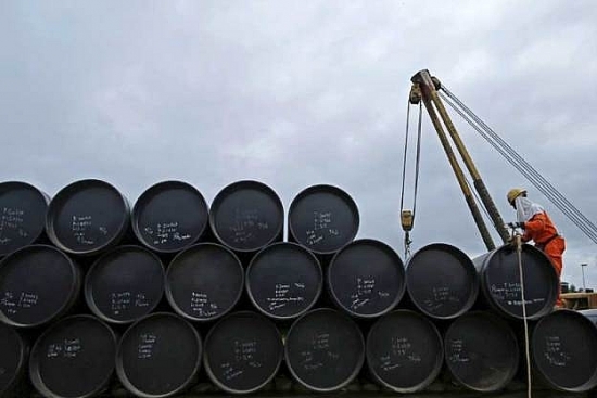 Giá xăng dầu hôm nay 24/2: “Neo” dưới đỉnh 7 năm, giá dầu thô ở mức 97,54 USD/thùng