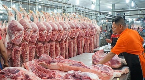 Giá thịt heo hôm nay 8/3: Ổn định trong khoảng 58.000 - 130.000 đồng/kg tại Công ty Thực phẩm bán lẻ.