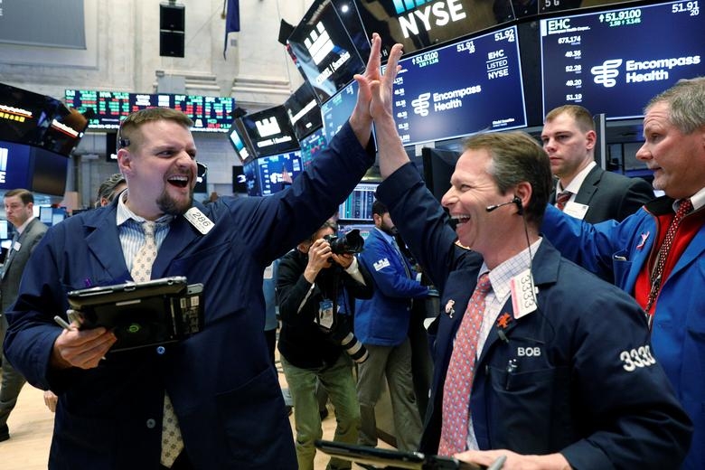 Dow Jones bật tăng hơn 600 điểm, cổ phiếu ngân hàng dẫn đầu chứng khoán Mỹ