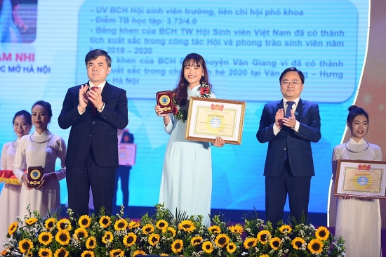 Gặp gỡ cô sinh viên trường Đại học Mở Hà Nội đạt giải thưởng “Sao tháng Giêng”