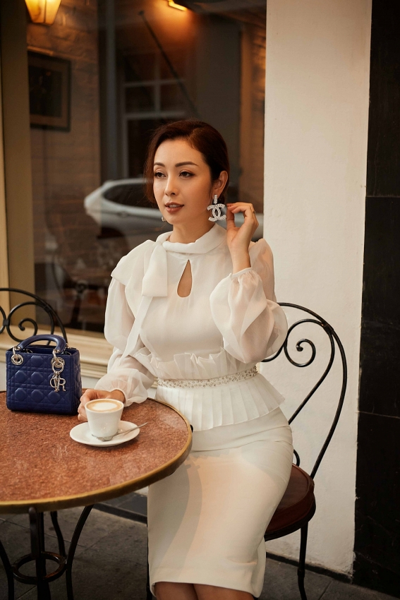 Hoa hậu Jennifer Phạm thời thượng trong bộ hình mới