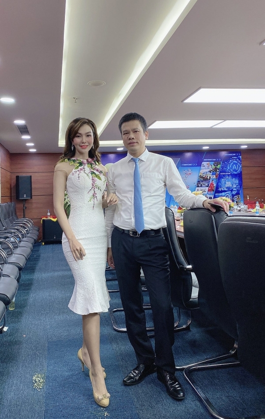 MC Nguyễn Hải Anh nổi bật với vẻ ngoài rực rỡ tại lễ kỷ niệm 25 năm VTVcab