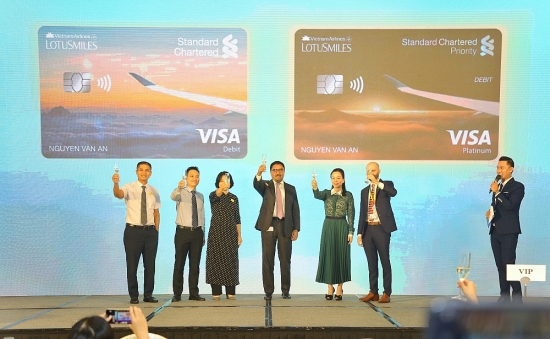 Vietnam Airlines và Ngân hàng Standard Chartered Việt Nam ra mắt Thẻ Liên kết