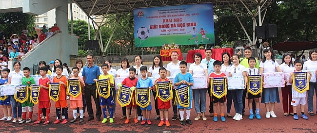Trường Tiểu học Dịch Vọng A tổ chức Giải bóng đá Chào mừng Kỷ niệm 1010 năm Thăng Long - Hà Nội