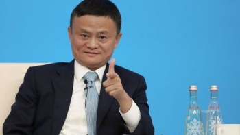 Jack Ma nhắn nhủ người trẻ: Ra trường đừng nhăm nhăm nộp hồ sơ vào công ty lớn, hãy tìm một vị sếp tốt và gắn bó với ông ấy 3 năm