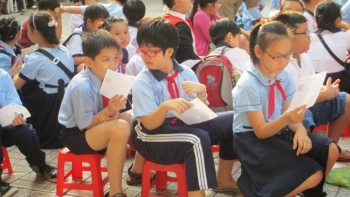 TP Hồ Chí Minh: Học sinh nghỉ Tết sớm từ hôm nay, bố mẹ lo gửi con 'rối như canh hẹ'