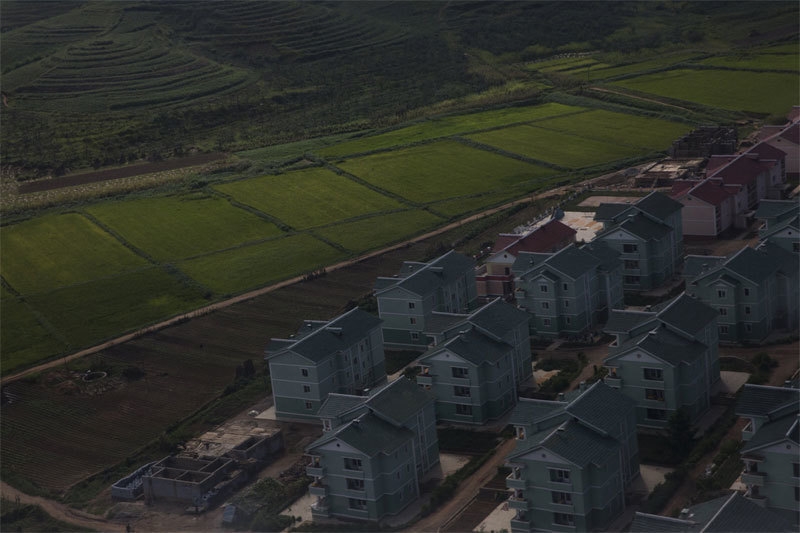 trieu tien dang chuyen minh tung ngay duoi thoi kim jong un