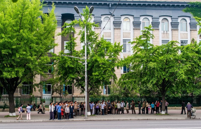 trieu tien dang chuyen minh tung ngay duoi thoi kim jong un