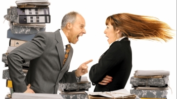 Sếp mới nên phản ứng như thế nào khi bị nhân viên “bắt nạt”?