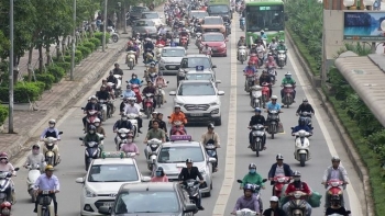 Hà Nội sẽ cấm xe máy trên đường Lê Văn Lương hoặc Nguyễn Trãi?