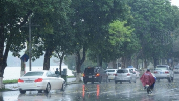 Dự báo thời tiết ngày 12/4: Hà Nội mưa to kèm dông lốc