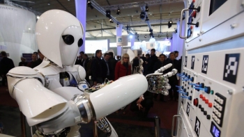 Cuộc sống hiện đại, bạn có biết robot đang làm những công việc gì thay con người không?