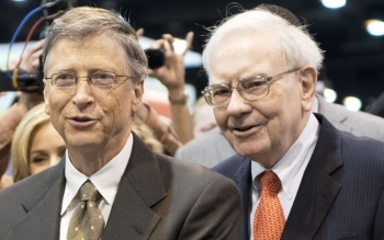 Bill Gates học được từ người bạn thân Warren Buffett những giá trị gì?