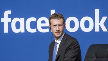 Năm 2018 Facebook nhiều bê bối, Mark Zuckerberg mất 16 tỉ USD