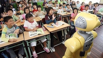 Nên thay giáo viên bằng robot