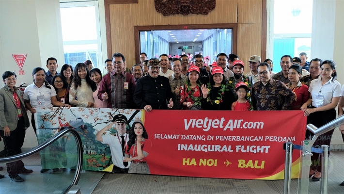 don xuan ron rang cung vietjet voi duong bay thang dau tien ket noi ha noi bali indonesia