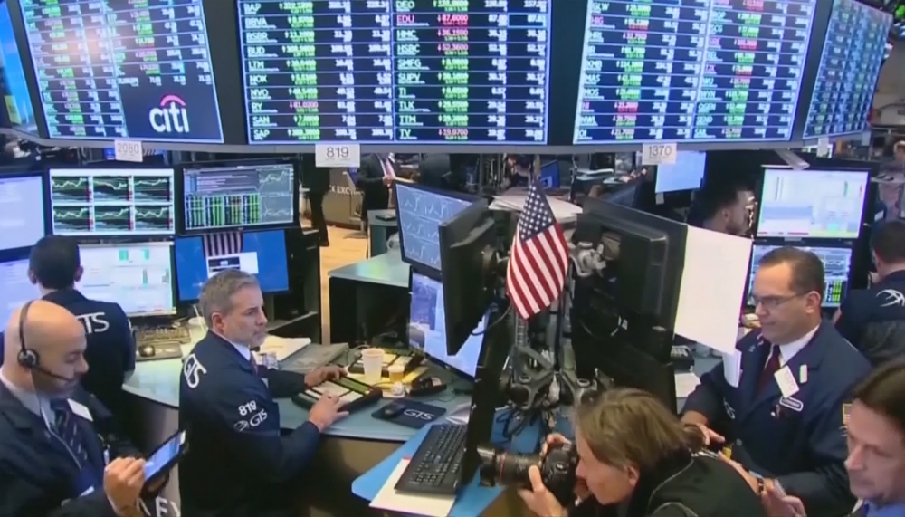 Chứng khoán Mỹ phân hóa, Dow Jones tiếp tục phá đỉnh