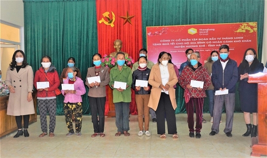 Tập đoàn Đầu tư Thăng Long tặng 100 suất quà cho hộ dân đặc biệt khó khăn của huyện Hương Khê (Hà Tĩnh)