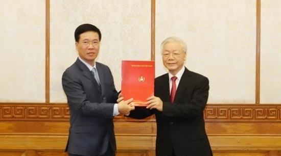 Tổng Bí thư, Chủ tịch nước Nguyễn Phú Trọng trao Quyết định phân công Ủy viên Bộ Chính trị