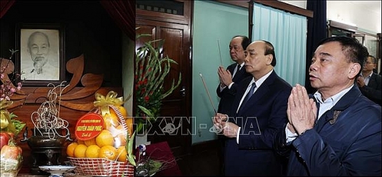 Thủ tướng Nguyễn Xuân Phúc dâng hương tưởng nhớ Bác Hồ tại Nhà 67
