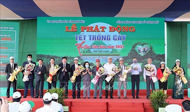Thủ tướng Nguyễn Xuân Phúc tham dự 'Tết trồng cây' xuân Tân Sửu