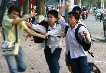 Bộ trưởng Phùng Xuân Nhạ ra chỉ thị khẩn về bạo lực học đường