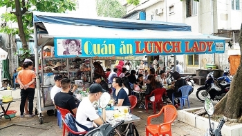 Bài 1: Người đàn bà biến quán ăn vỉa hè thành thương hiệu nổi tiếng thế giới “Lunch Lady”