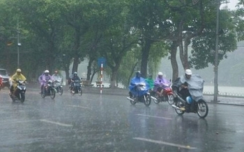 Dự báo thời tiết ngày 30/4: Thủ đô Hà Nội có mưa rào và dông vài nơi