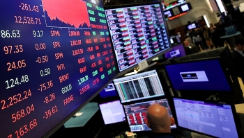 Chứng khoán Mỹ ngày 23/4: Dow Jones may mắn giữ được sắc xanh