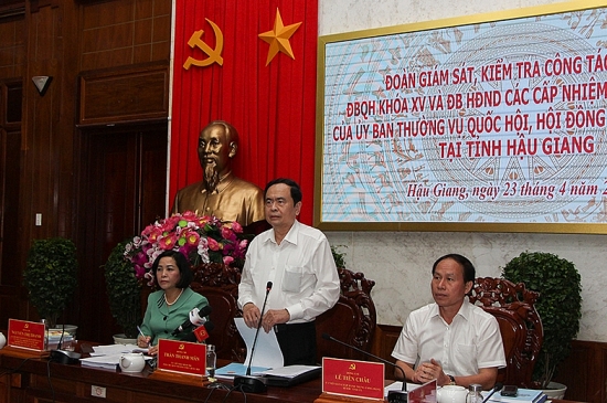 Đồng chí Trần Thanh Mẫn kiểm tra công tác bầu cử tại tỉnh Hậu Giang