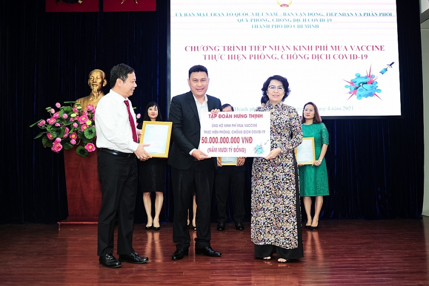 Tập đoàn Hưng Thịnh trao tặng 50 tỉ đồng kinh phí mua vắc xin phòng ngừa Covid 19