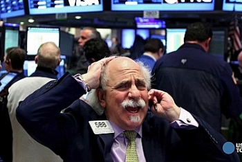 Dow Jones dần hồi phục sau khi mất 470 điểm ngay đầu phiên, loạt cổ phiếu lớn đỏ lửa