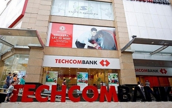 Techcombank: Nợ dưới chuẩn tăng vọt, giá cổ phiếu rơi tự do
