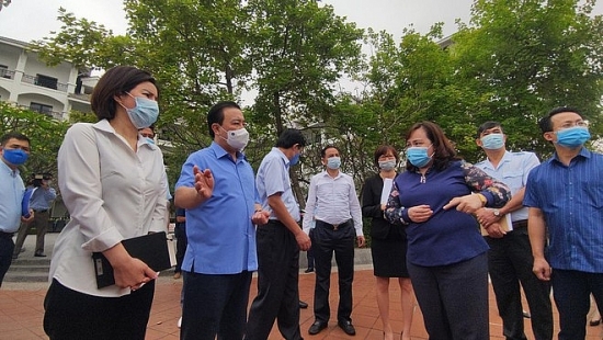 Kiểm tra phòng chống Covid-19 ở khách sạn, công viên, Phó Chủ tịch Hà Nội yêu cầu xử lý nghiêm vi phạm