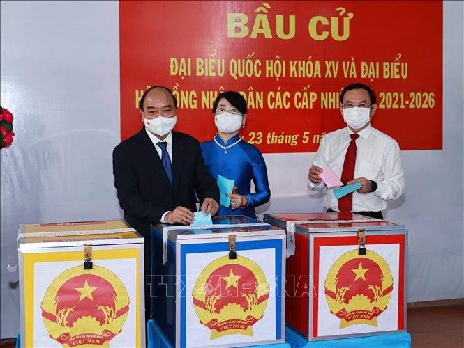 Chủ tịch nước Nguyễn Xuân Phúc bỏ phiếu bầu cử tại huyện Củ Chi, Thành phố Hồ Chí Minh
