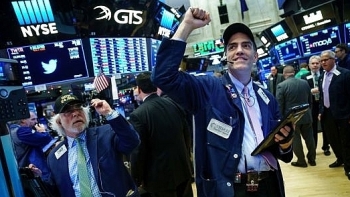 Dow Jones nối dài chuỗi tăng điểm thứ 6 liên tiếp sau khi vượt ngưỡng 26.000 điểm