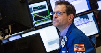 Dow Jones giảm nhẹ, chấm dứt chuỗi tăng điểm 6 phiên liên tiếp
