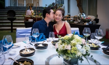 Vợ chồng Dương Khắc Linh- Sara Lưu hạnh phúc khi nghỉ dưỡng ở Premier Village  Danang Resort Managed by AccorHotels