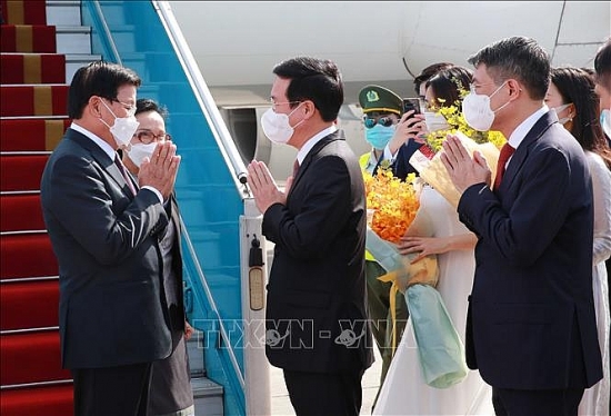 Tổng Bí thư, Chủ tịch nước Lào đến Hà Nội bắt đầu thăm hữu nghị chính thức Việt Nam